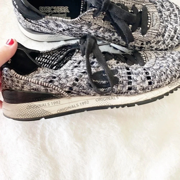 Skechers black and white air cooled memory foam woven stretch lace up sneakers - Picture 3 of 9